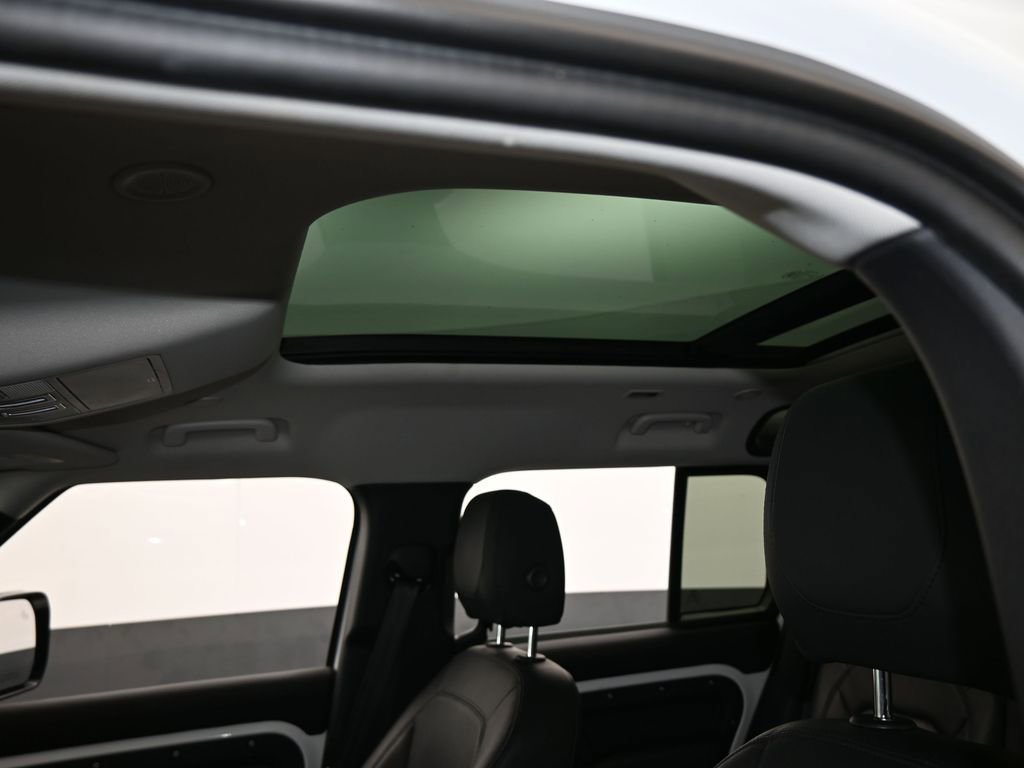 Used 2022 Land Rover Defender 110 S image 11