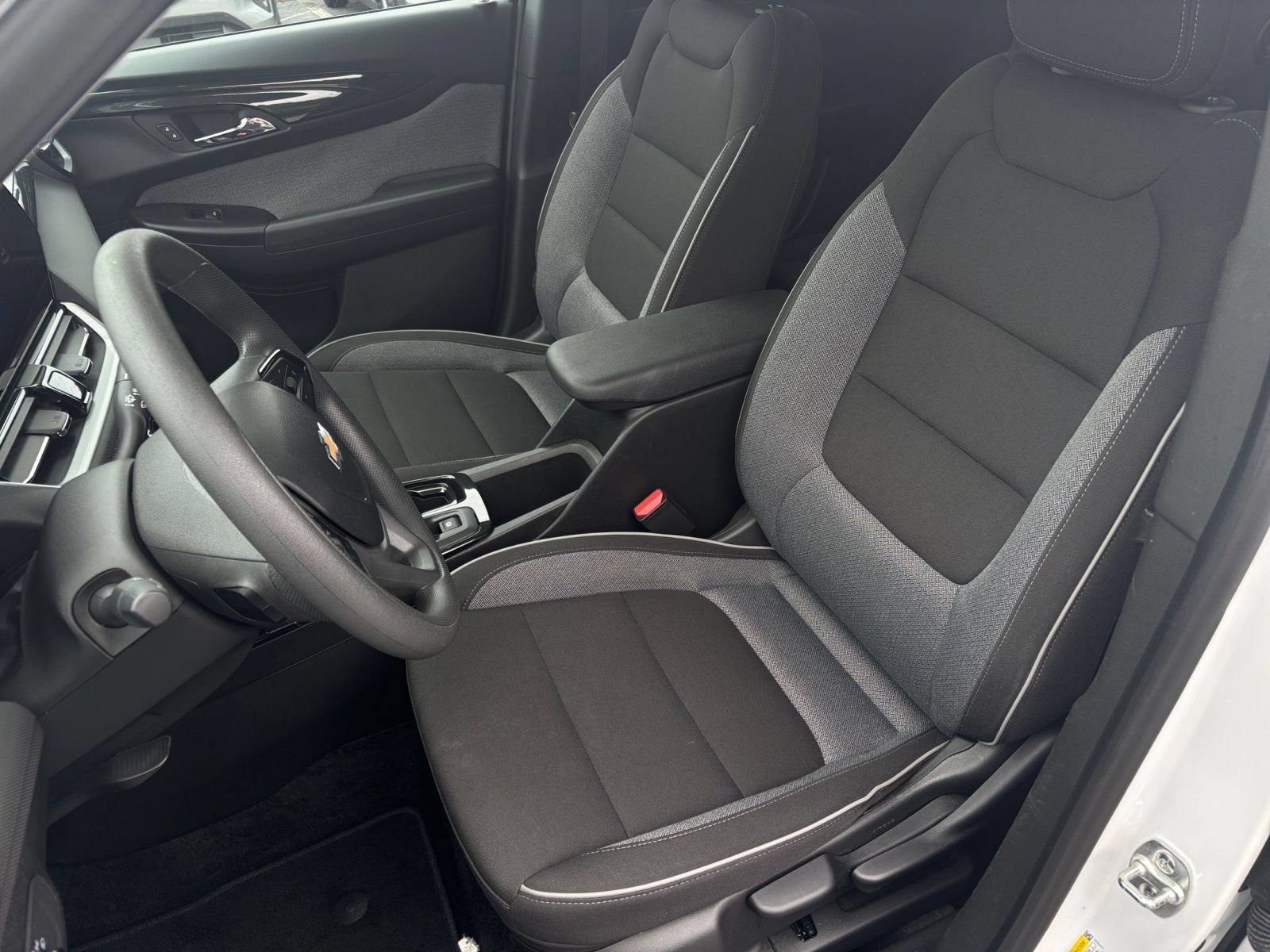 Used 2025 Chevrolet TrailBlazer LT FWD image 34