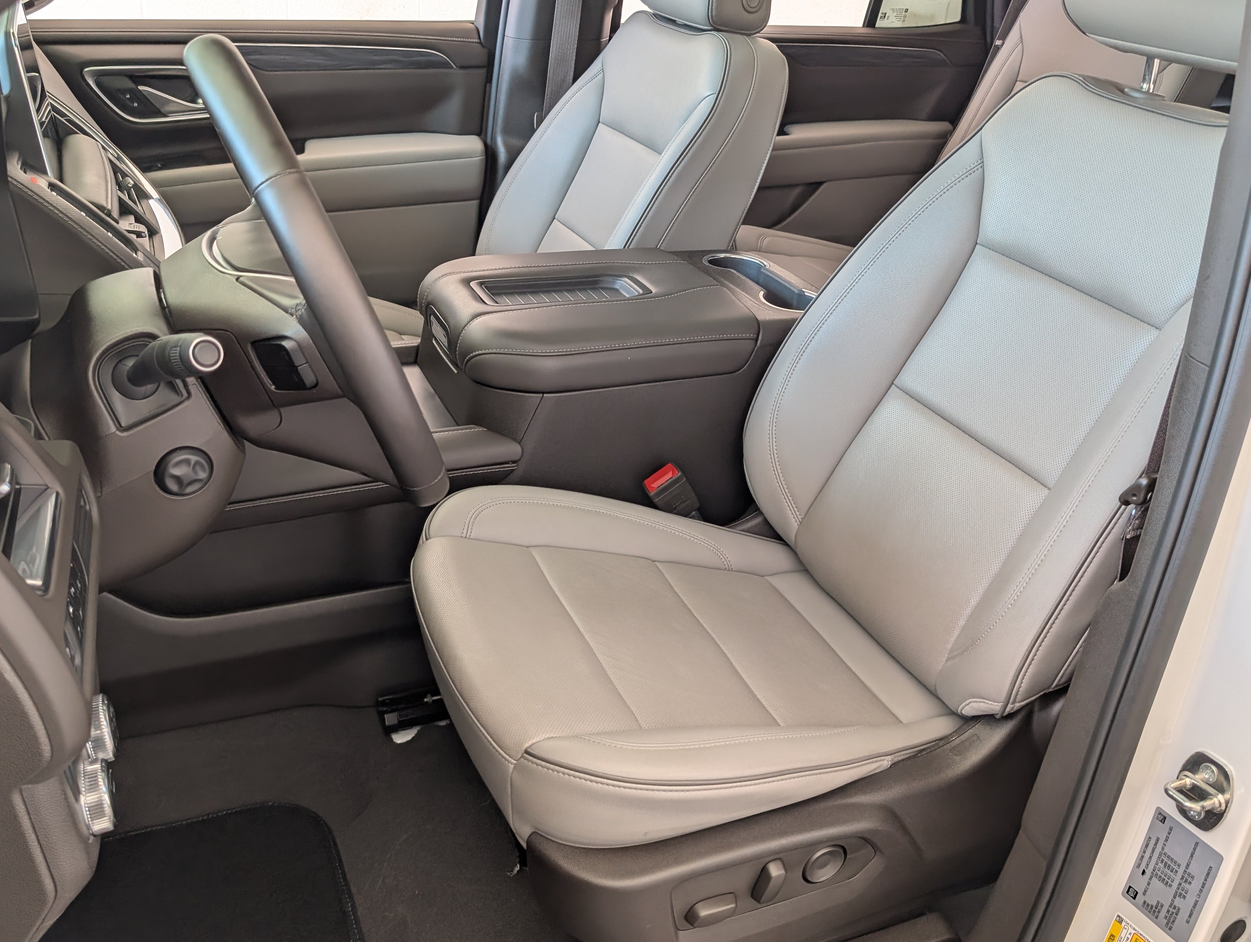 Used 2024 GMC Yukon SLT w/ SLT Premium Package RWD image 17