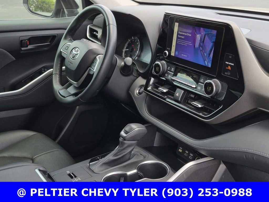 Used 2023 Toyota Highlander LE FWD image 11