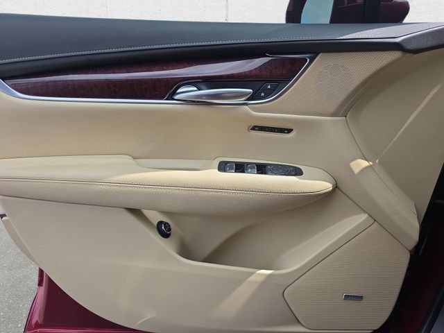 Used 2017 Cadillac XT5 Premium Luxury w/ LPO, Wheel Lock Package AWD/4WD image 27
