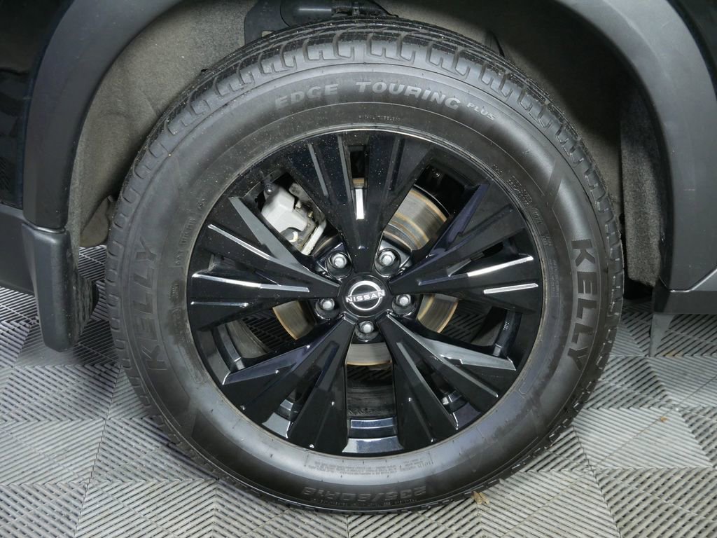 Used 2023 Nissan Rogue SV w/ SV Premium B Package image 11