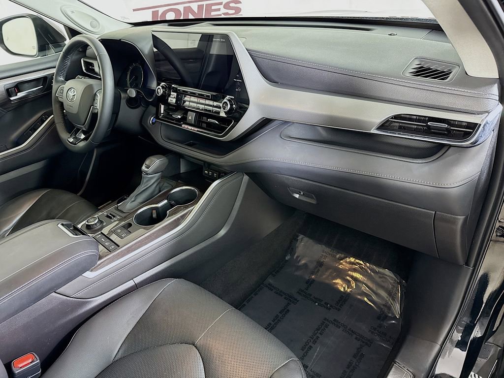Certified 2021 Toyota Highlander Platinum image 36