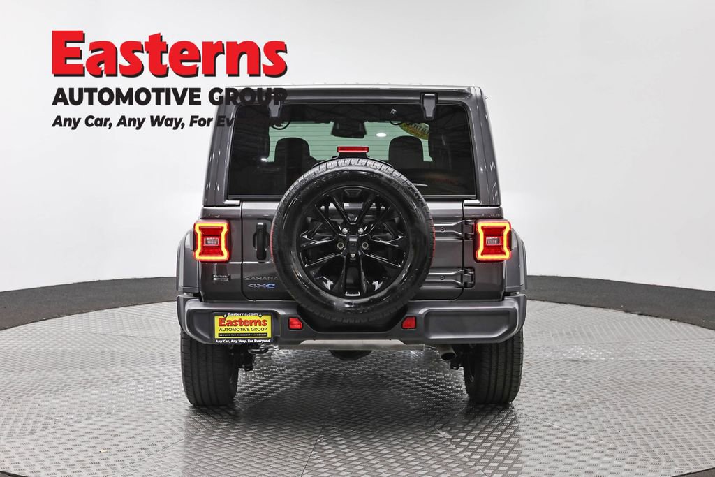 Used 2025 Jeep Wrangler Unlimited Sahara AWD/4WD image 6