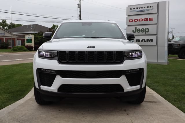 New 2026 Jeep Grand Cherokee Limited w/ Limited Altitude Package AWD/4WD image 7