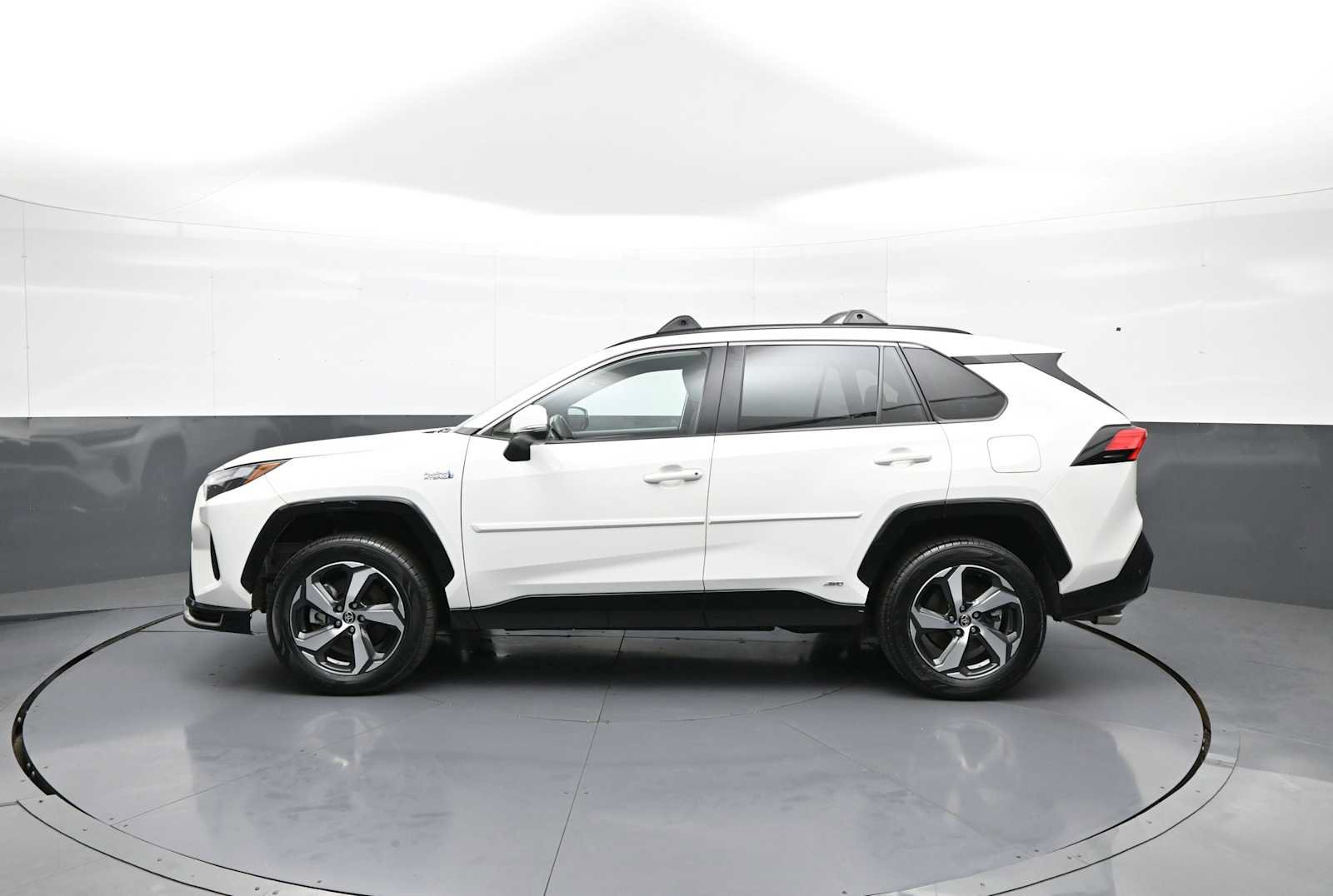 Used 2023 Toyota RAV4 SE w/ Weather & Moonroof Package AWD/4WD image 8