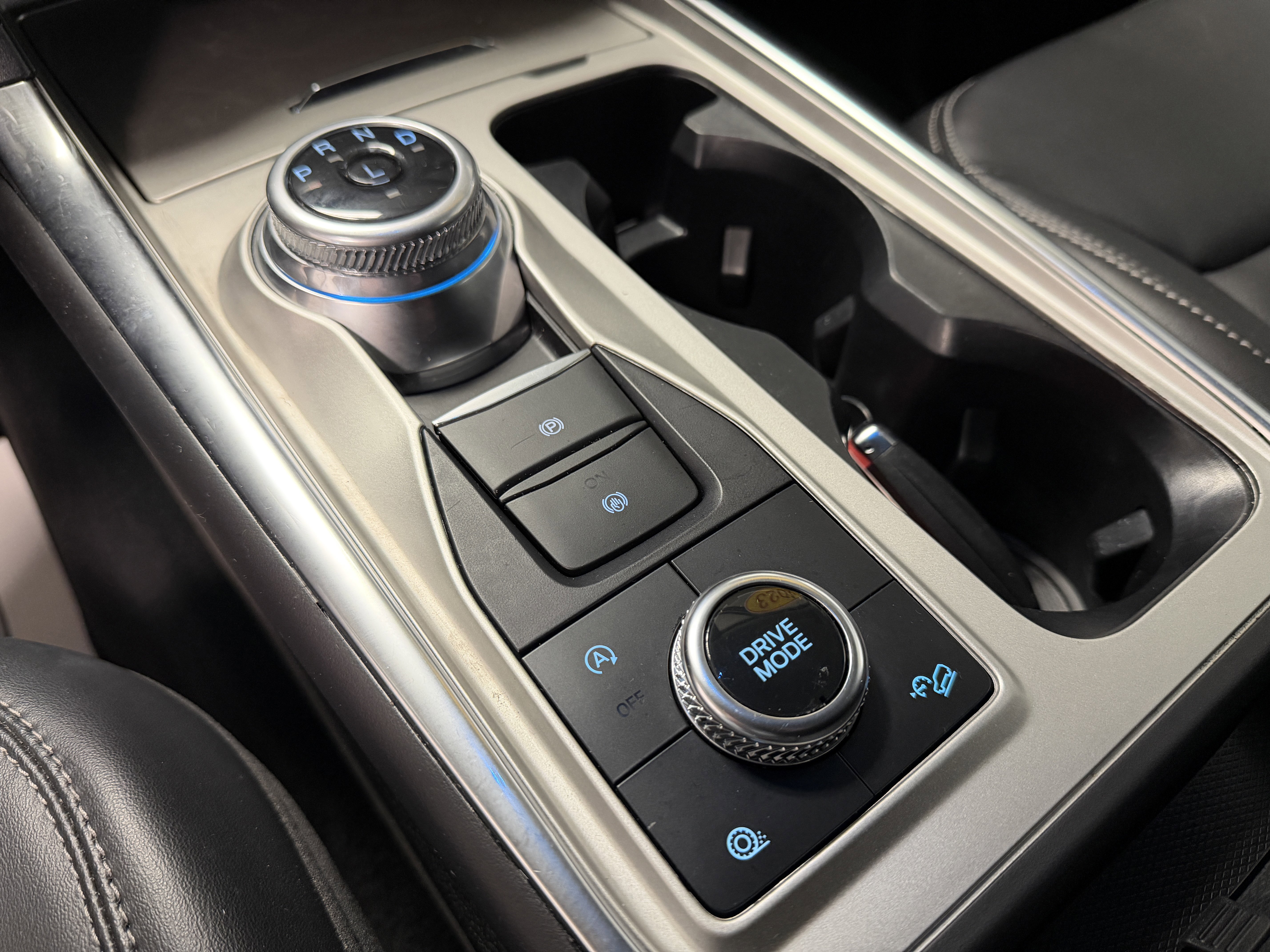 Used 2023 Ford Explorer XLT w/ Equipment Group 202A image 12