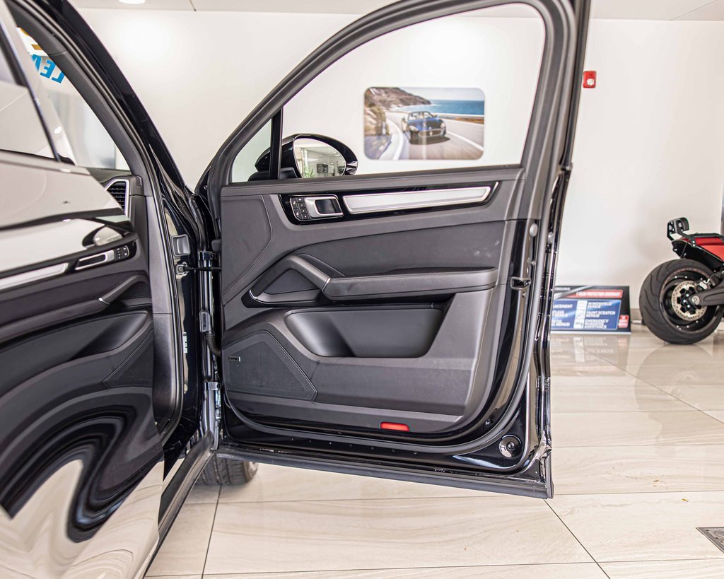 Used 2022 Porsche Cayenne S Platinum image 42