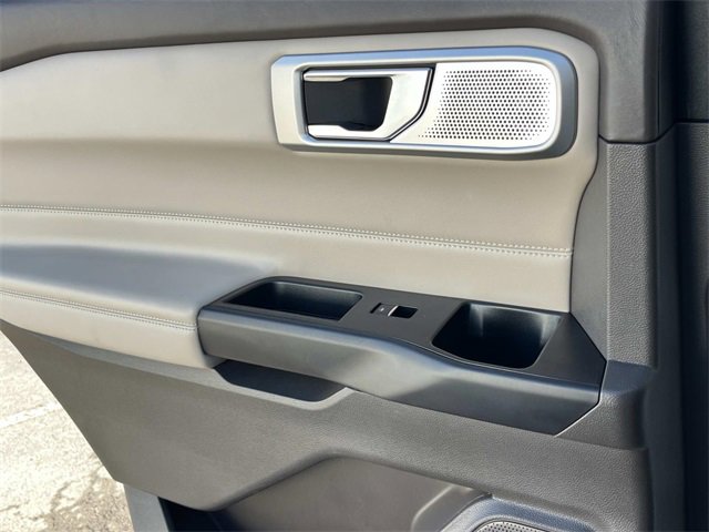 Used 2020 Ford Explorer Platinum w/ Premium Technology Package image 20