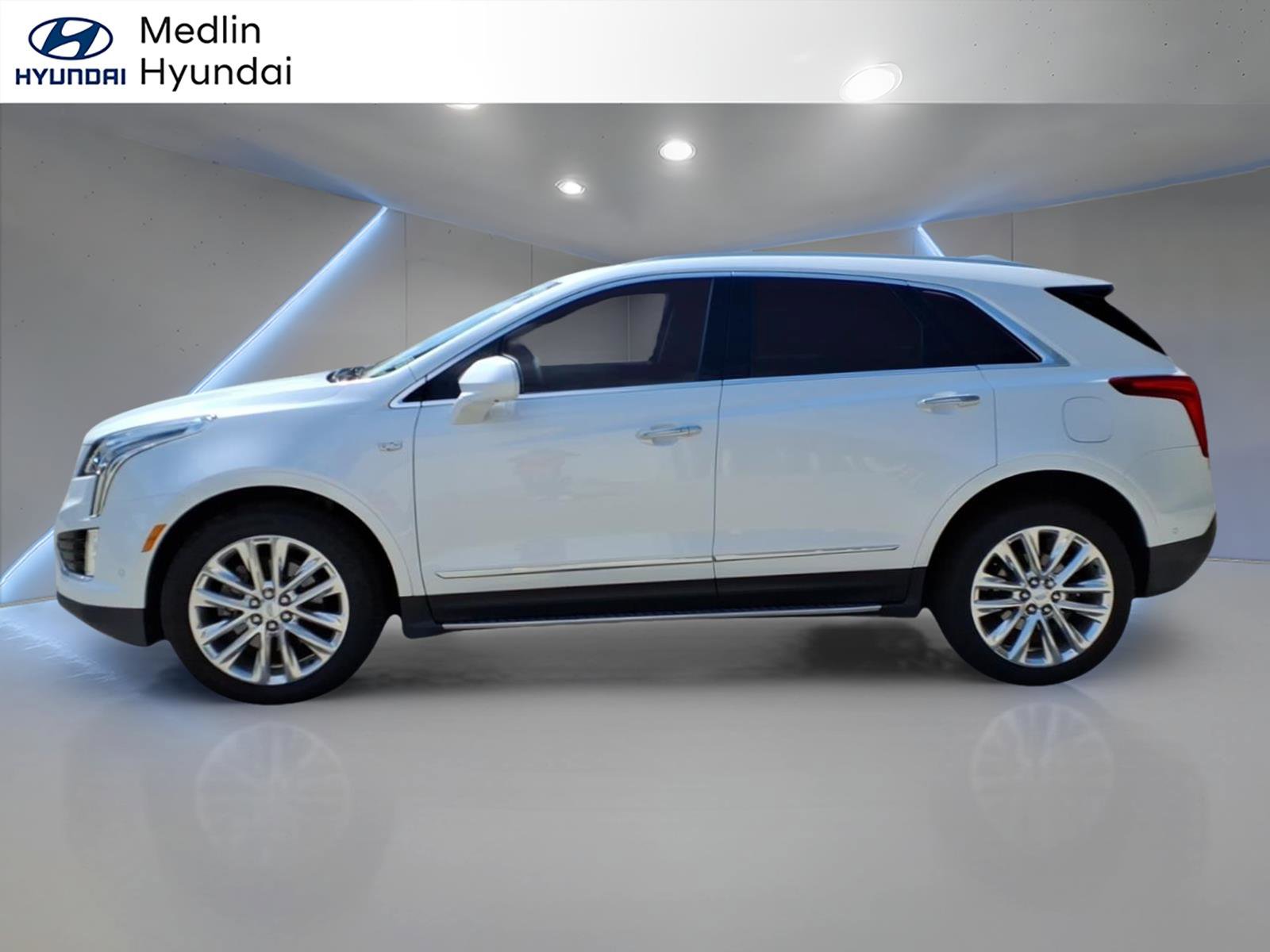 Used 2017 Cadillac XT5 Platinum w/ Driver Assist Package image 6