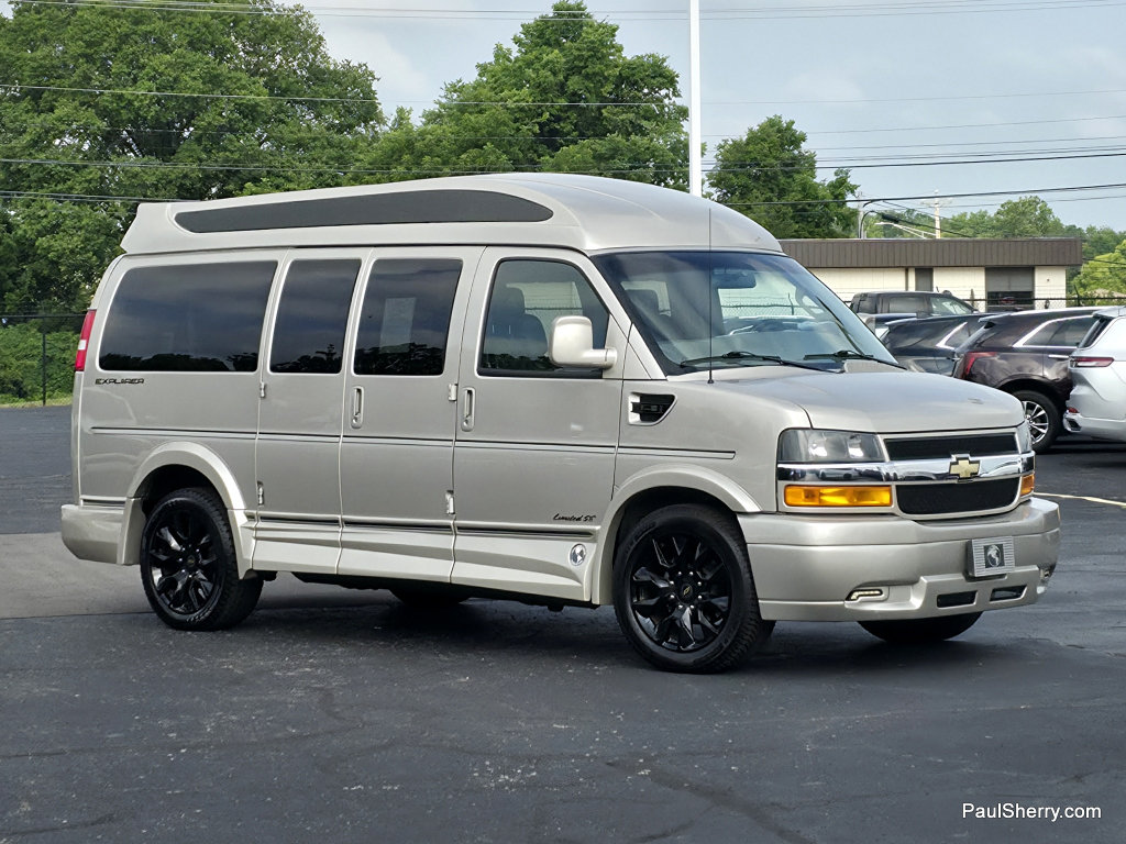 Used 2023 Chevrolet Express 2500 RWD image 9