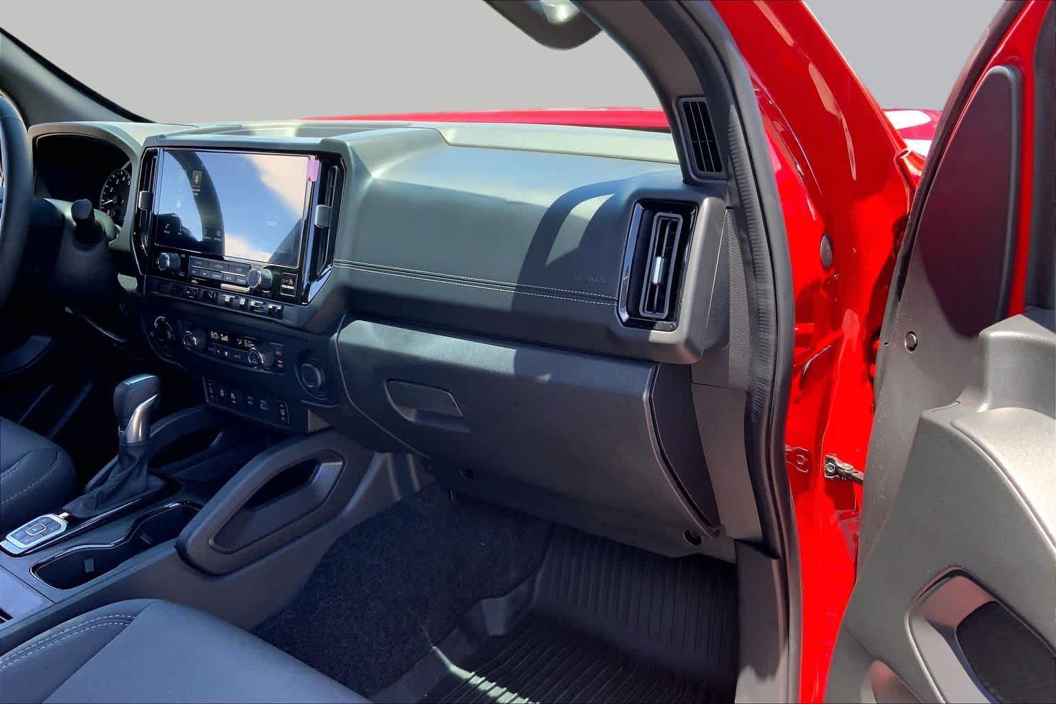 Used 2026 Nissan Frontier SV w/ All-Weather Content Package AWD/4WD image 18