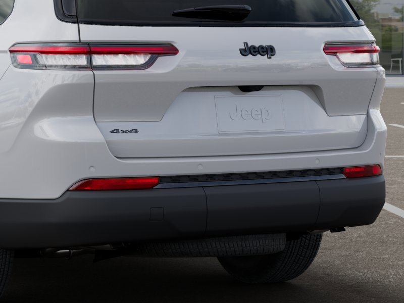 New 2025 Jeep Grand Cherokee L Laredo image 13