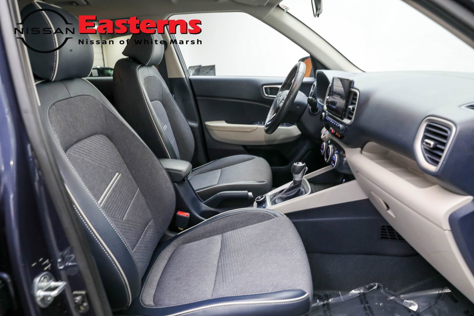 Used 2023 Hyundai Venue Limited image 35