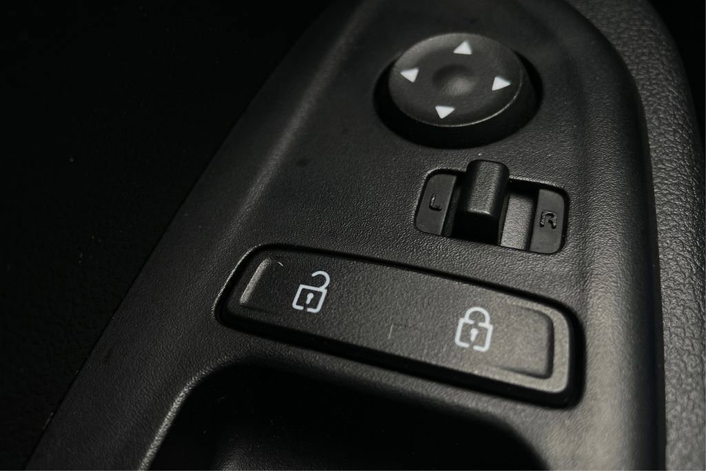 Used 2023 Hyundai Venue SE image 29