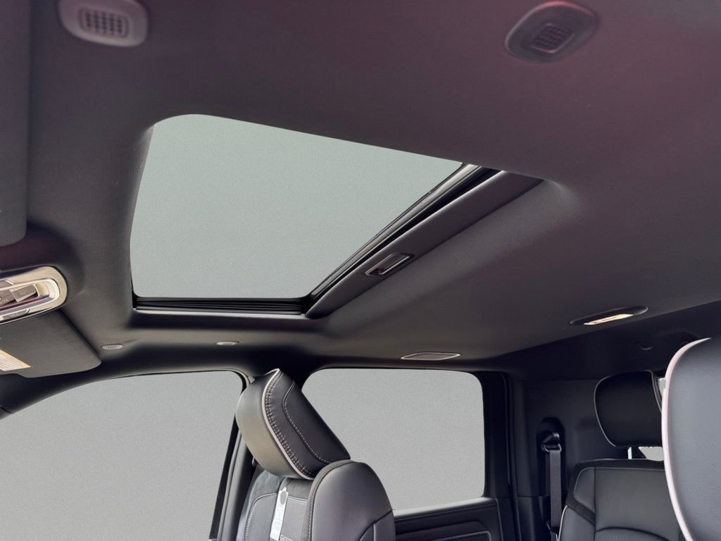 New 2026 RAM 2500 Laramie AWD/4WD image 12