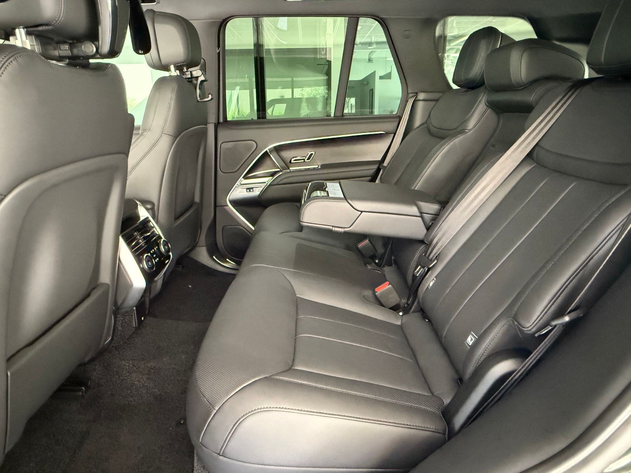 New 2026 Land Rover Range Rover SE AWD/4WD image 13