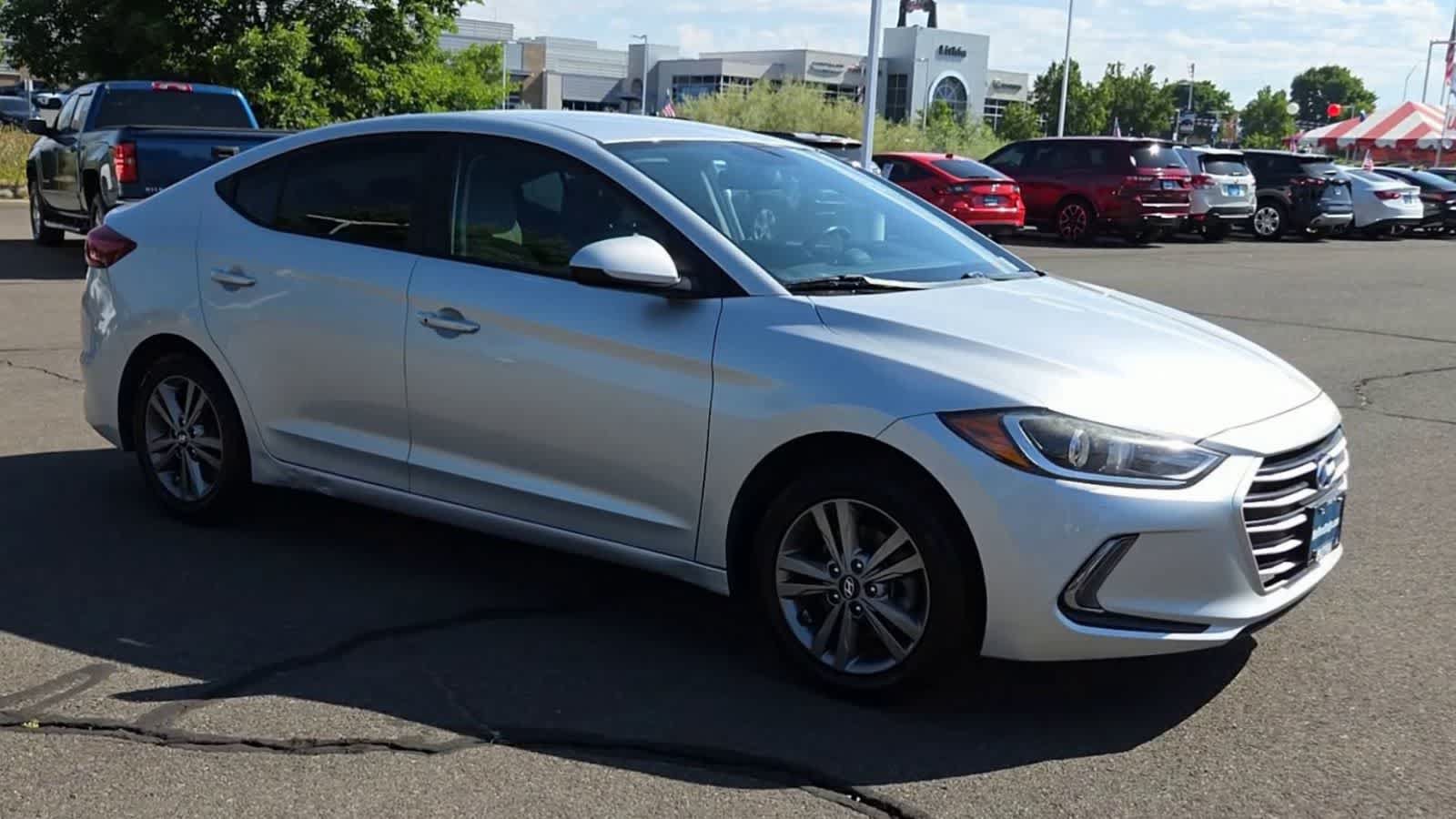 Used 2017 Hyundai Elantra SE w/ SE A/T Tech Package 03 FWD image 2