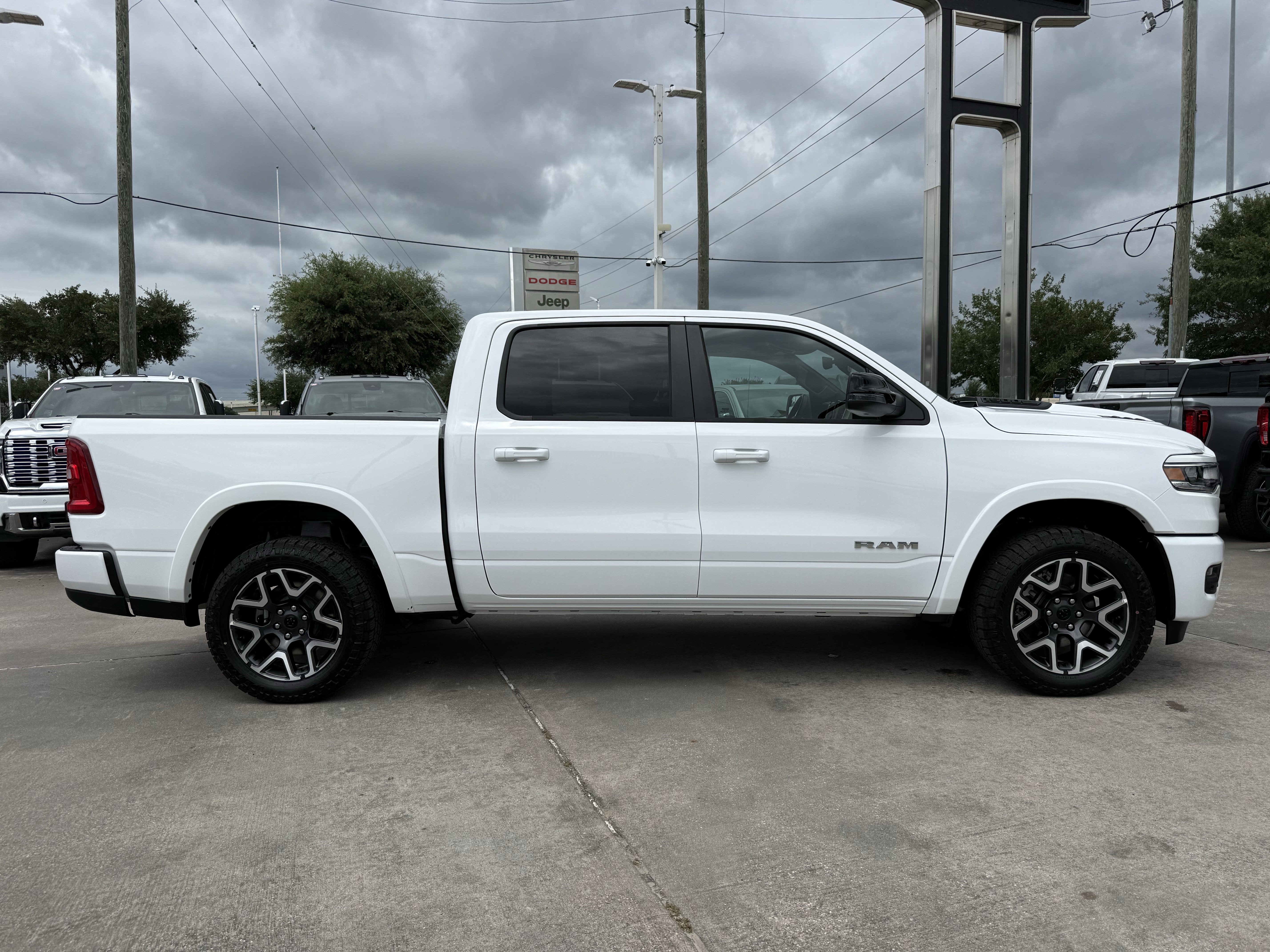 Used 2025 RAM 1500 Laramie w/ Sport Appearance Package AWD/4WD image 3