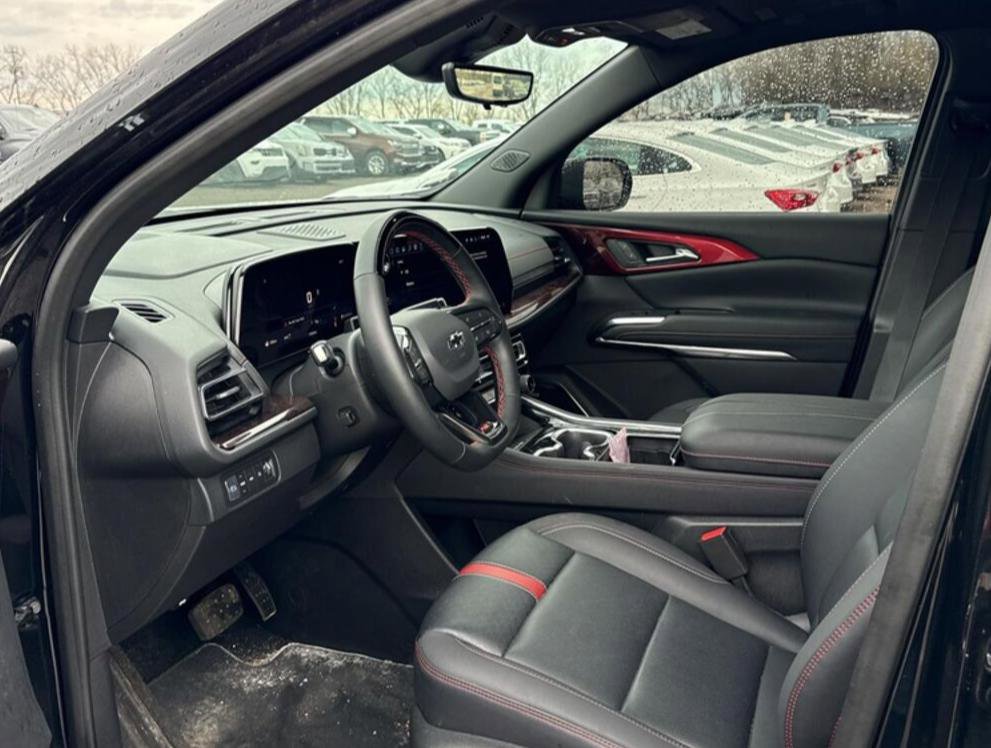 Used 2026 Chevrolet Traverse RS AWD/4WD image 9