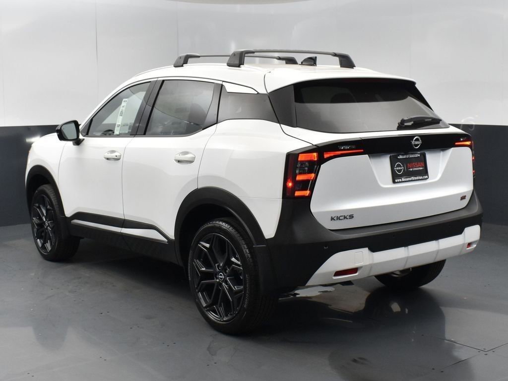 New 2026 Nissan Kicks SR w/ Illumination Package FWD image 6