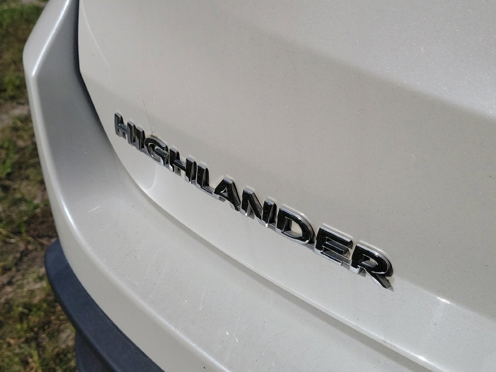 Used 2019 Toyota Highlander Plus AWD/4WD image 19