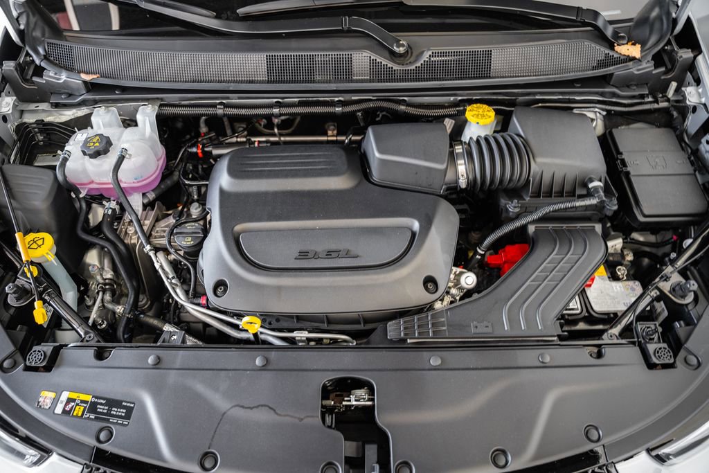 New 2026 Chrysler Pacifica Limited w/ Uconnect Theater Family Group image 18