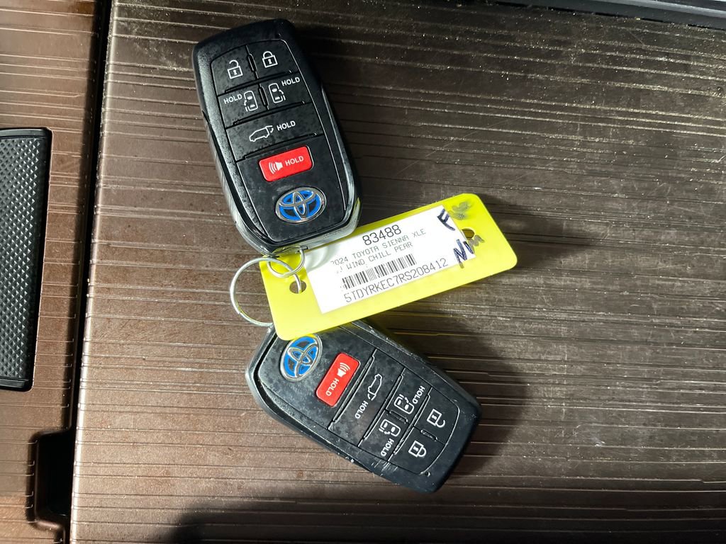 Certified 2024 Toyota Sienna XLE image 24