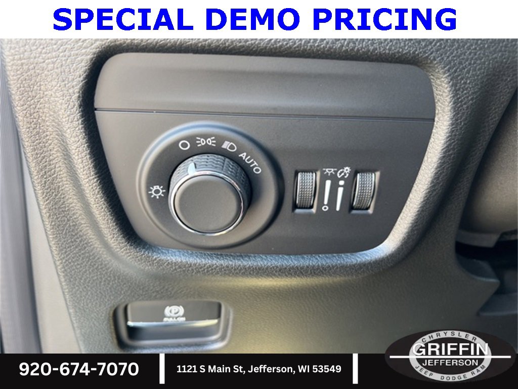 New 2025 Jeep Grand Cherokee Altitude image 19