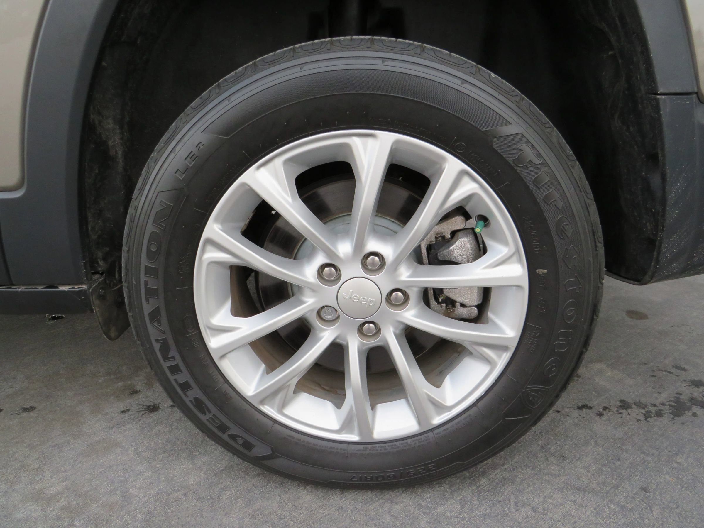 Used 2019 Jeep Cherokee Latitude w/ Popular Appearance Group image 41