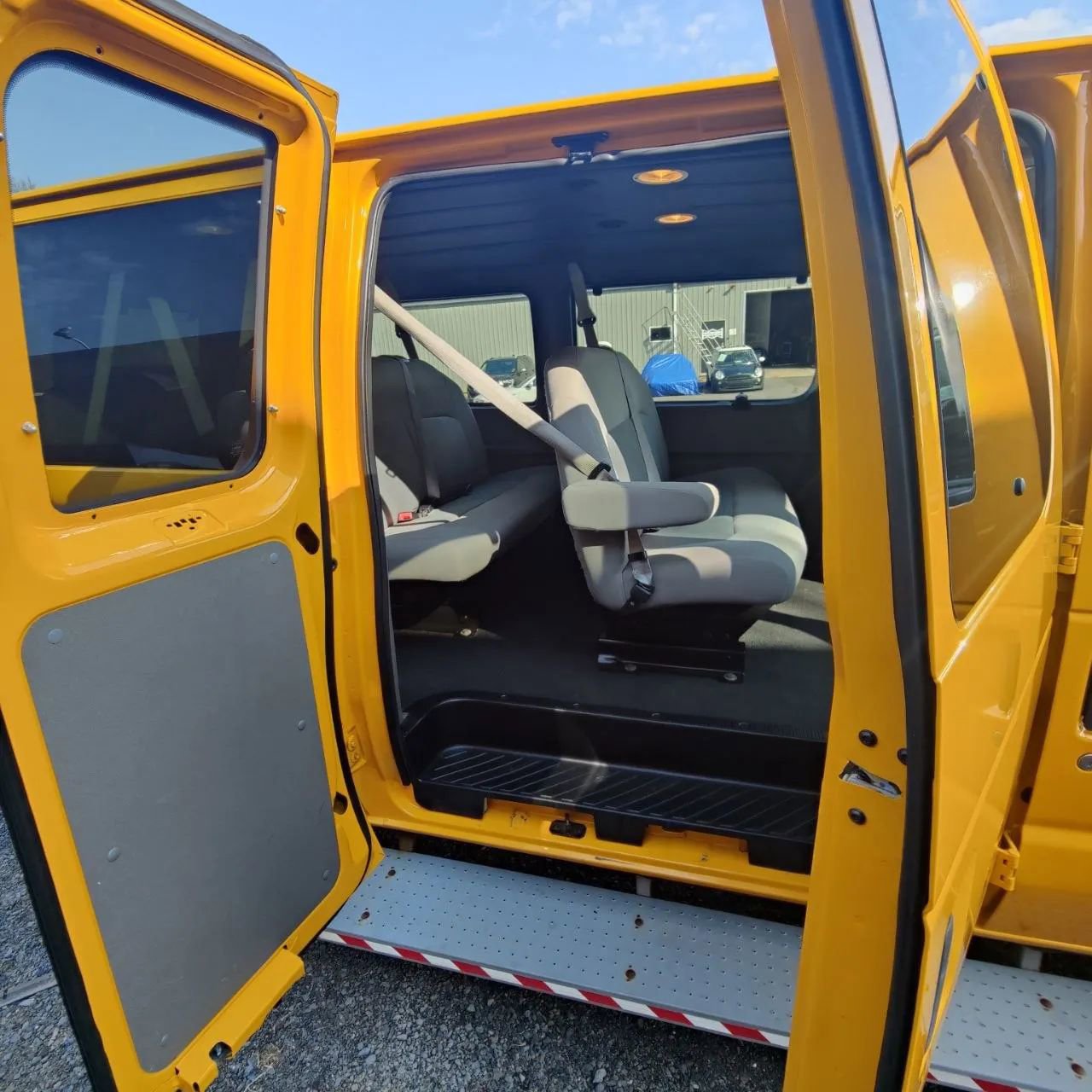 Used 2014 Ford E-250 and Econoline 250 image 18