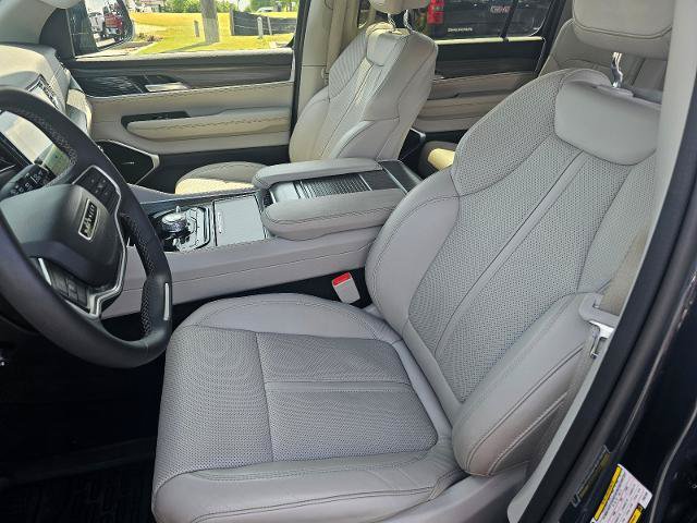 Used 2023 Jeep Wagoneer Series III w/ Preferred Equipment Group AWD/4WD image 50