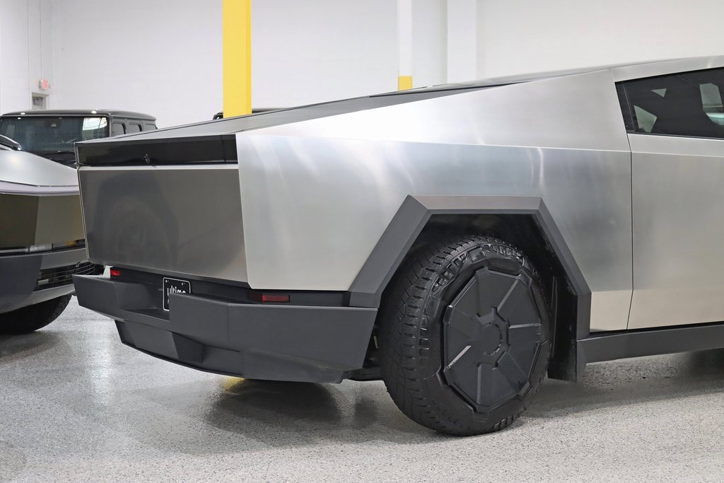 Used 2024 Tesla Cybertruck AWD Crew Cab image 9