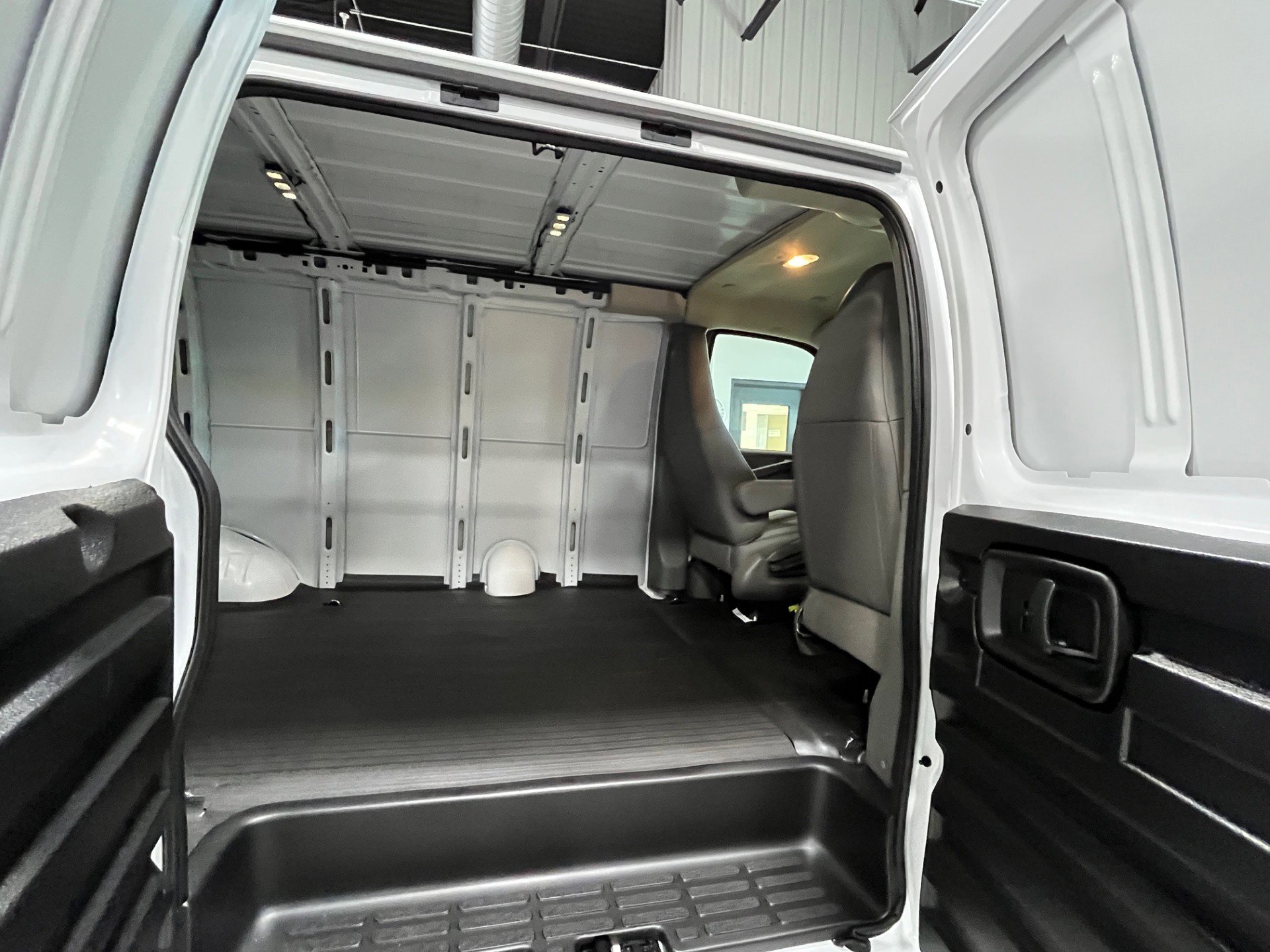 New 2025 GMC Savana 3500 w/ Driver Convenience Package image 4