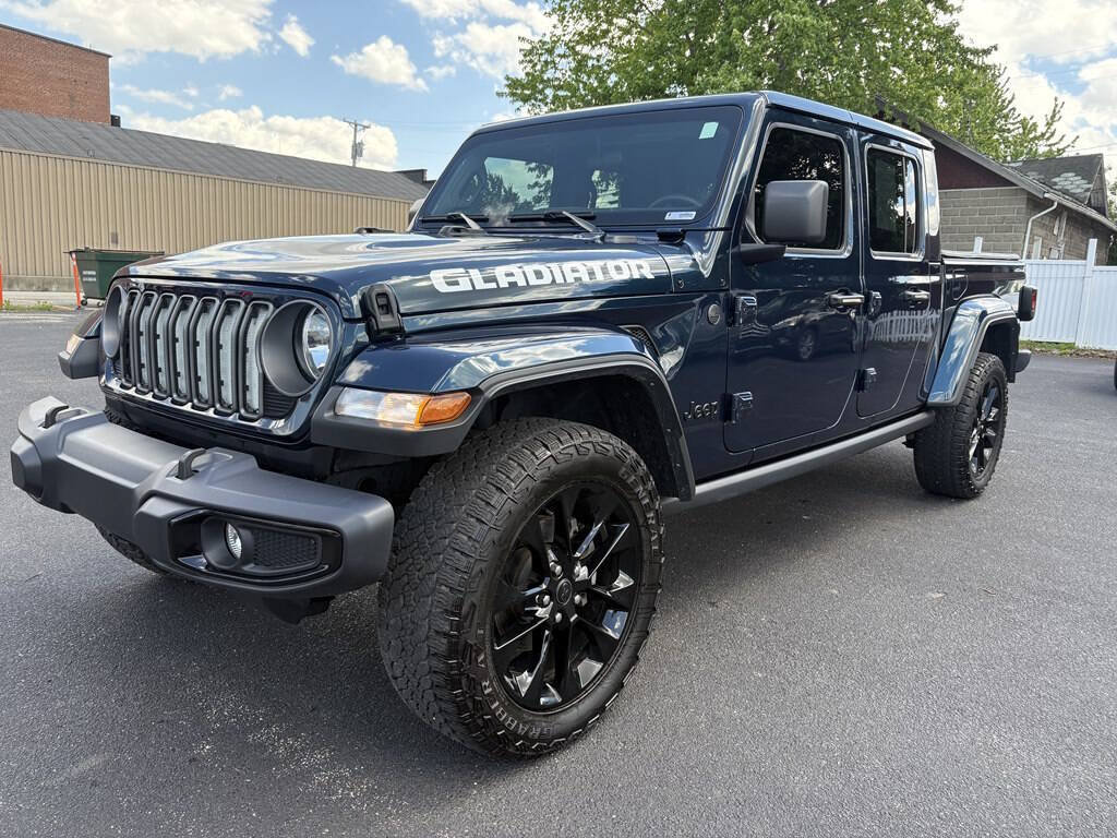 Used 2025 Jeep Gladiator Sport AWD/4WD image 8