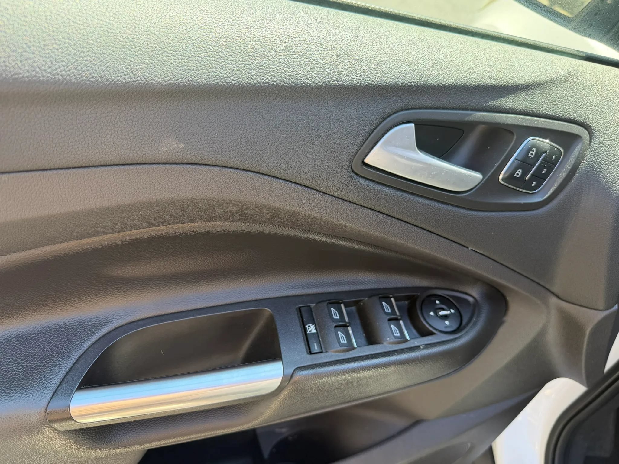 Used 2016 Ford Escape Titanium AWD/4WD image 31