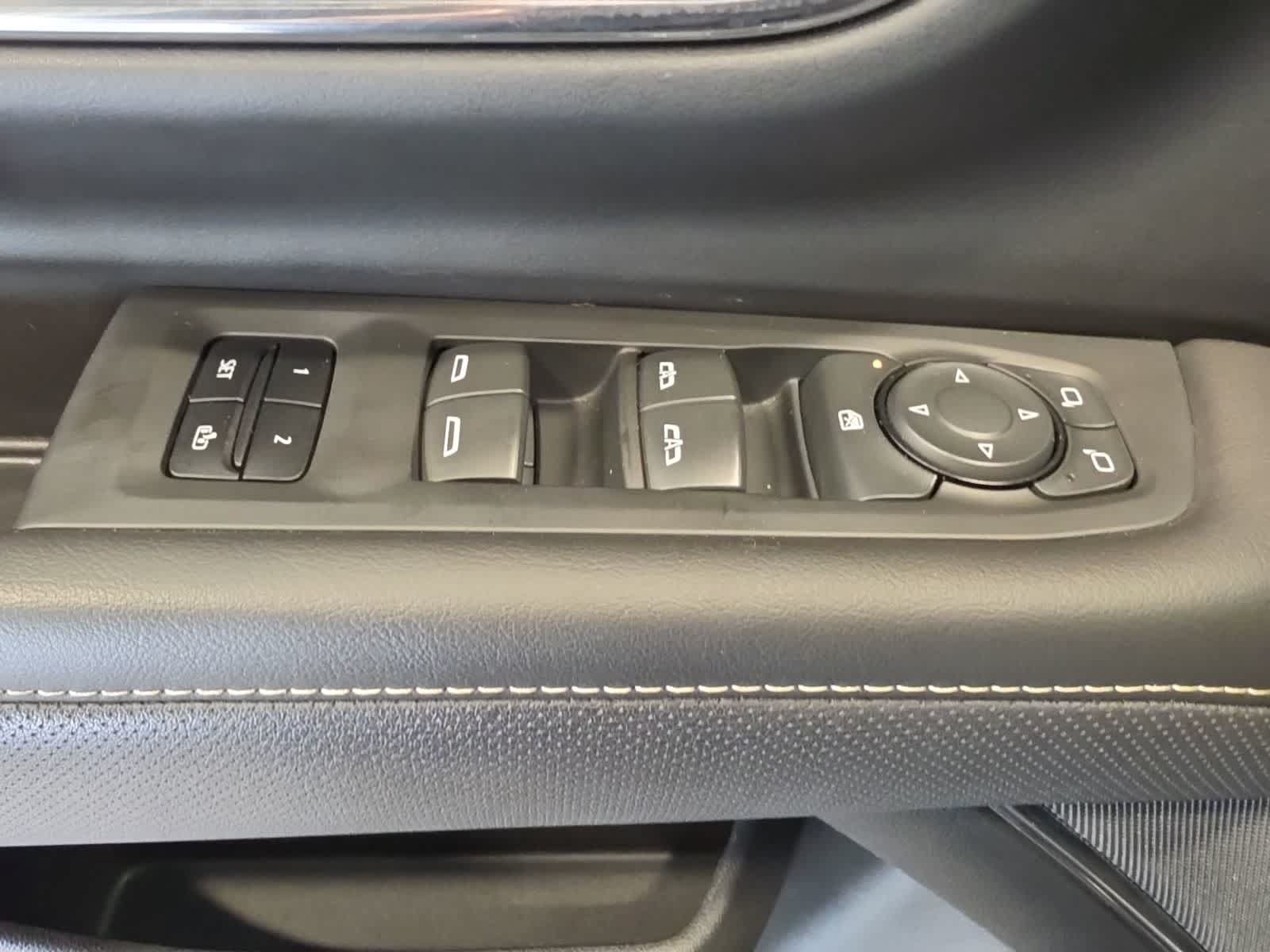 Used 2023 GMC Yukon XL SLT AWD/4WD image 19