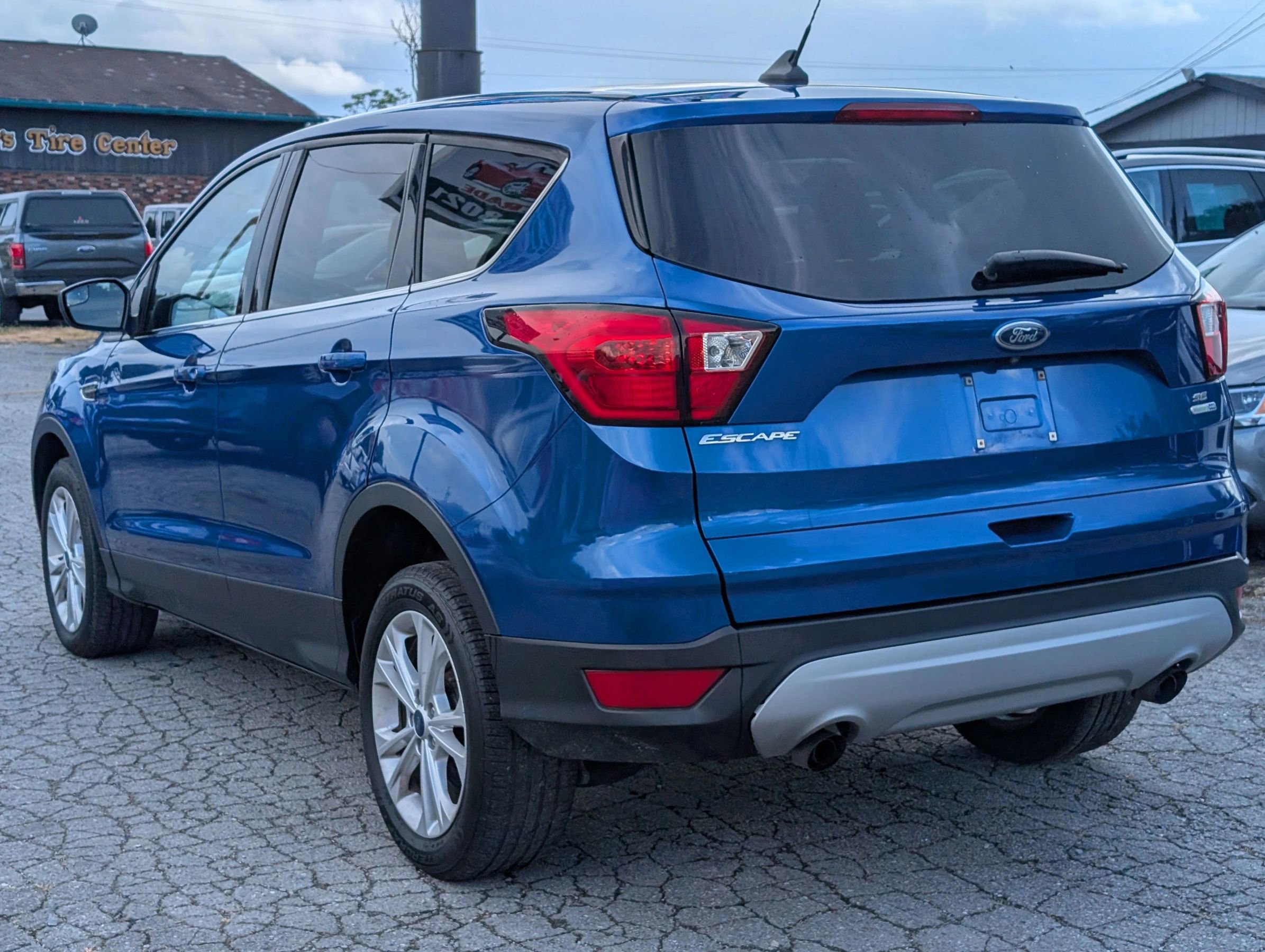 Used 2019 Ford Escape SE image 4