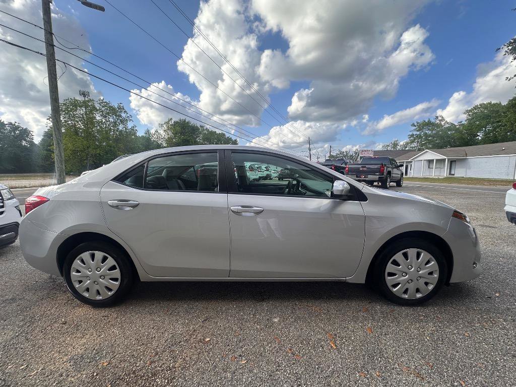 Used 2019 Toyota Corolla LE FWD image 2