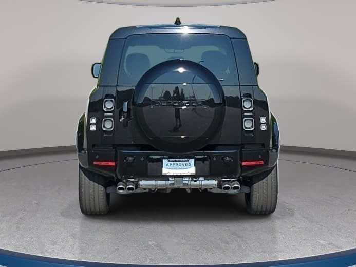 Used 2025 Land Rover Defender 110 V8 AWD/4WD image 6