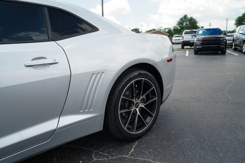 Used 2015 Chevrolet Camaro LT RWD image 21