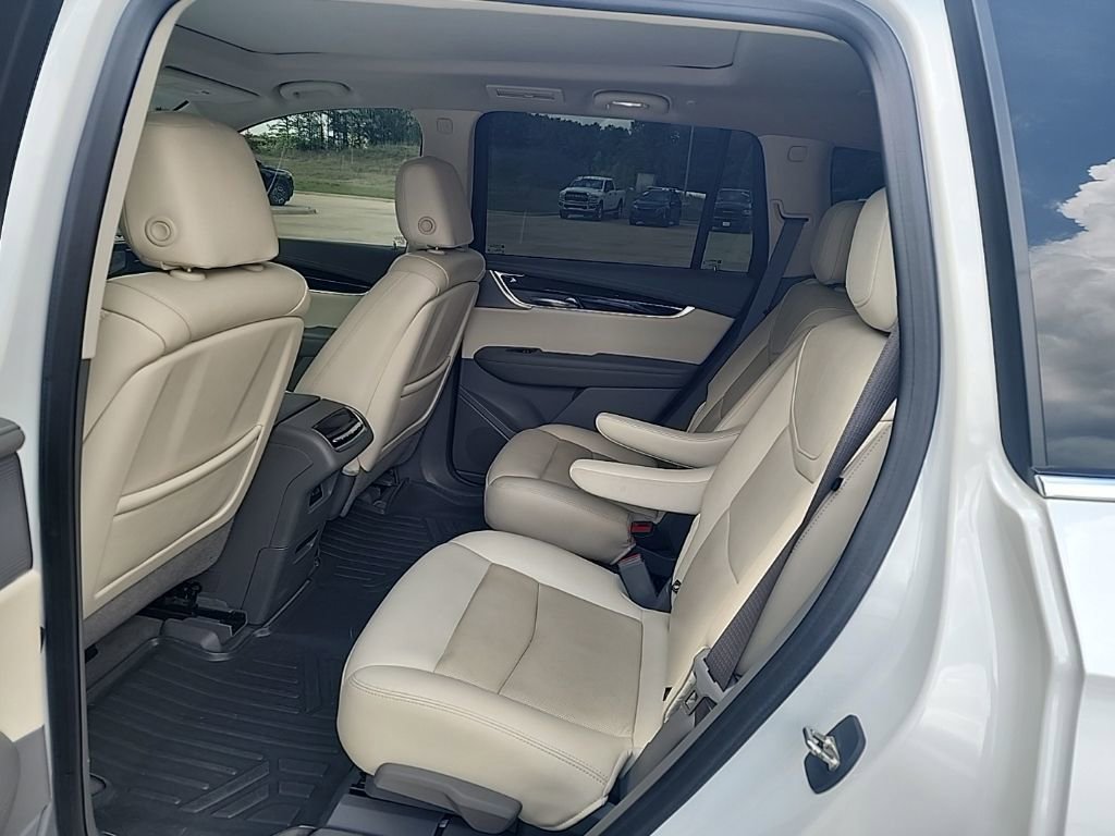 Used 2022 Cadillac XT6 Premium Luxury image 9