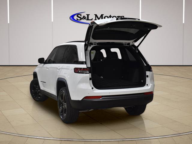New 2026 Jeep Grand Cherokee Limited w/ Limited Altitude Package AWD/4WD image 9