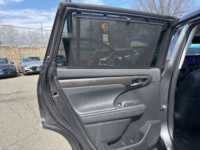 Used 2023 Toyota Highlander Platinum image 36