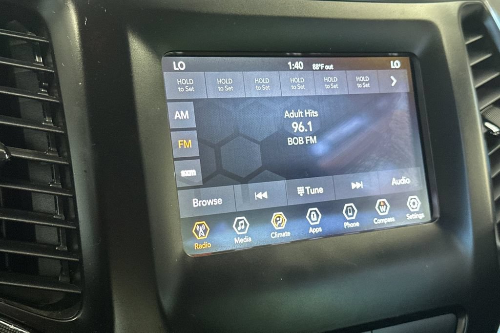 Used 2019 Jeep Cherokee Latitude Plus FWD image 18