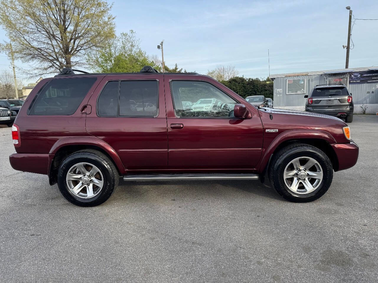 Used 2004 Nissan Pathfinder LE Platinum image 4