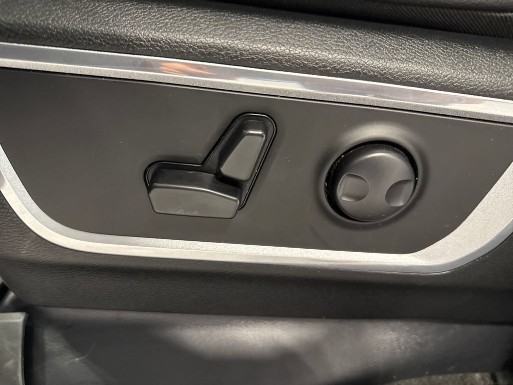 Used 2023 RAM 1500 Laramie AWD/4WD image 30