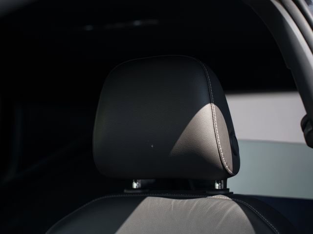 Used 2017 Volkswagen Golf R 4-Door image 18