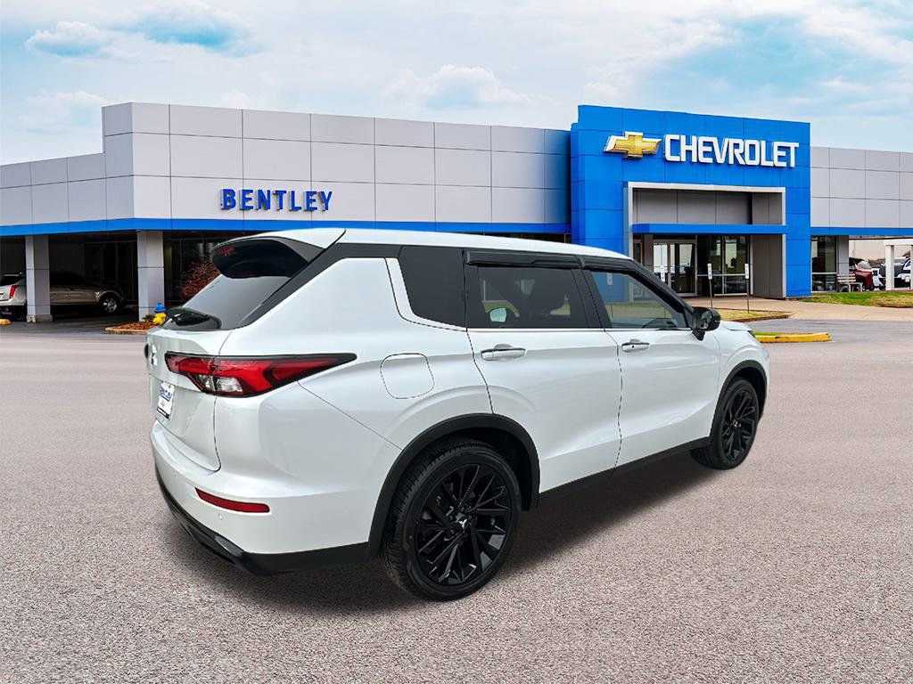 Used 2022 Mitsubishi Outlander SE image 5