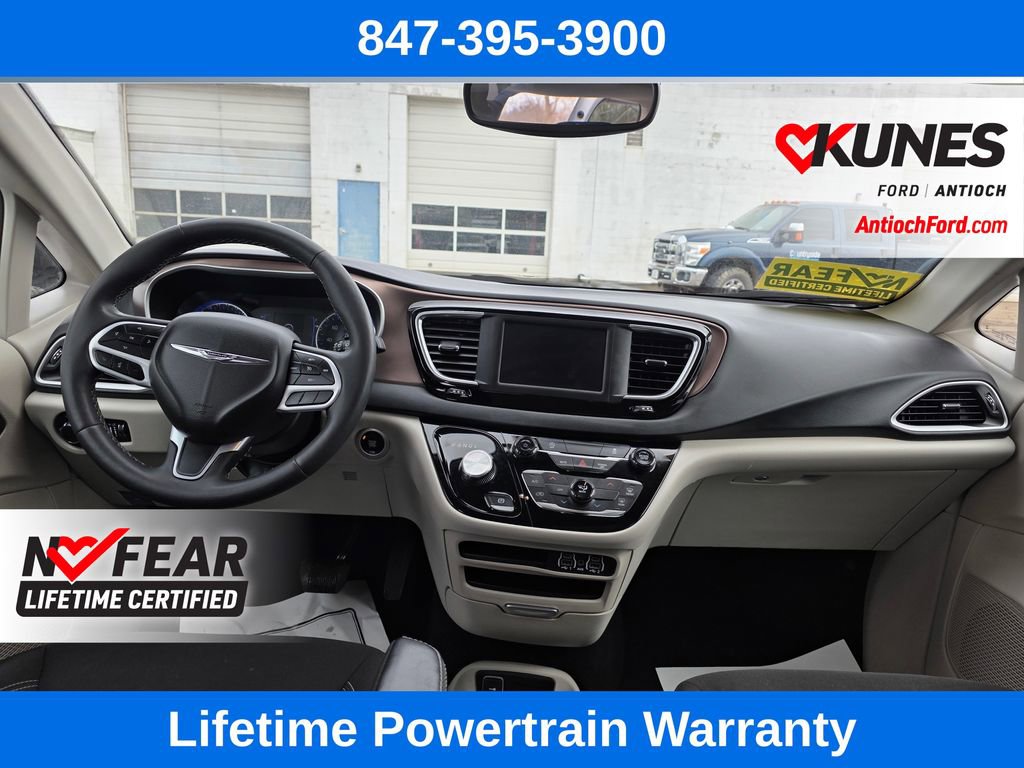 Used 2023 Chrysler Voyager LX image 36
